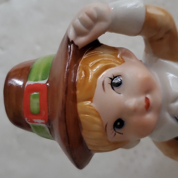 Vintage Girl and Boy Pilgrim Figurines by Treasure Masters Korea 5.5" Ceramic - Picture 5 of 11